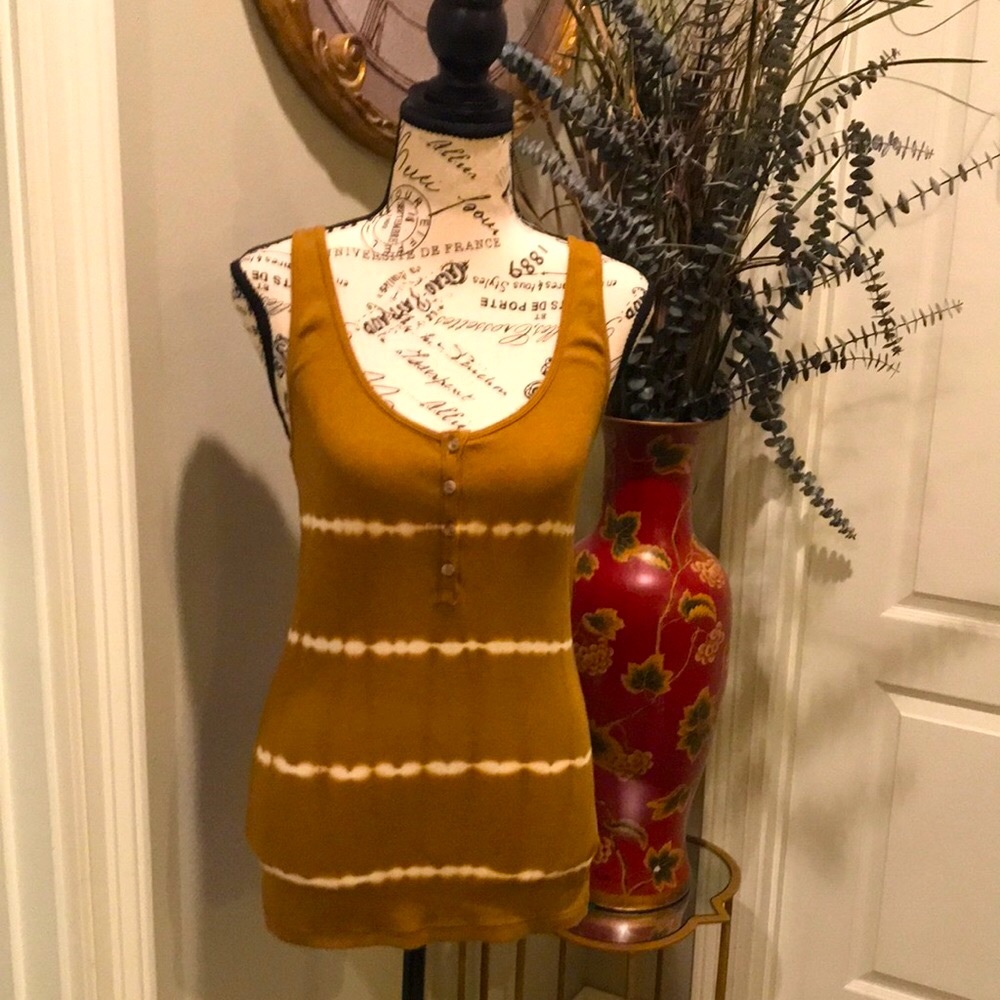 Old Navy tank top in camel tie dye Size M